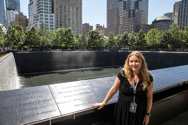 Young woman in front of the Memorial 